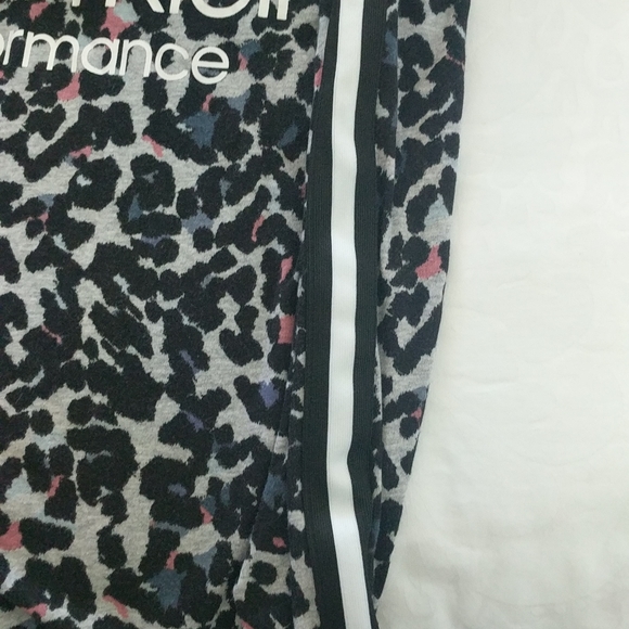 Size small Calvin Klein performance pullover hoodie multicolor animal print - Picture 5 of 5